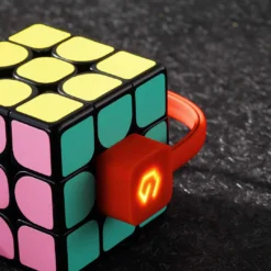 GiiKER Electronic Bluetooth Speed Cube Real-time Connected STEM Smart Cube 3x3 Companion App Support Online Battle with Cubers 2